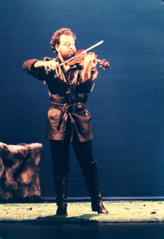 Ahıskal as Gypsy fiddler John Gray